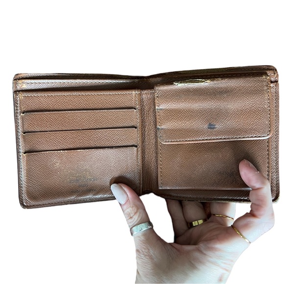 AUTHENTIC Louis Vuitton mens monogrammed bifold wallet - Picture 2 of 6